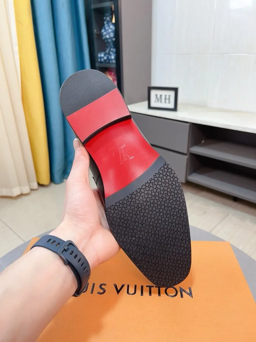 Men's men's shoes 💰500🌸🌸 [Louis Vuitton (LV)] High-end business formal leather shoes 🍀 luxurious and elegant style, both practicality and style, professional focus on details and quality, counter original 1⃣️: 1⃣️ ultra-accurate reproduction 👍🏻! Material: The upper is made of imported original calfskin➕imported Italian cowhide leather. Original anti-slip and wear-resistant outsole! Code number: 38--44 (45 customized)